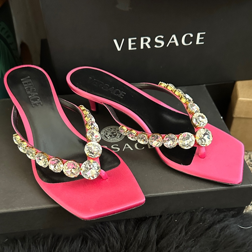 Versace NEW WITH BOX Pink Patent Rhinestone Kitten Heel Sandals (Size 37.5 EU)